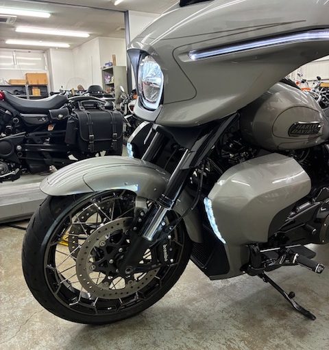 工場の作業風景！ロアフェアリング用LEDフォグランンプ編！！